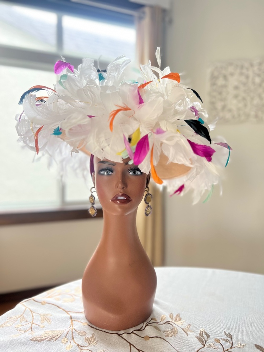 Kentucky Derby Feathered Hat Fascinator – White Goose Feathers, Vibrant Colors